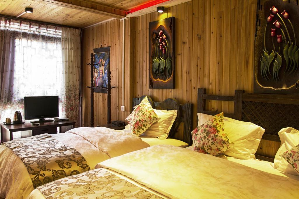 Secret Garden Hotel Lijiang  Buitenkant foto